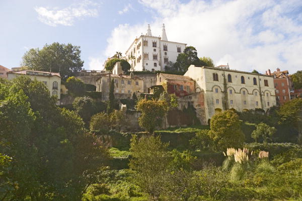View of the hillside towards the National Palace (photo)  de 