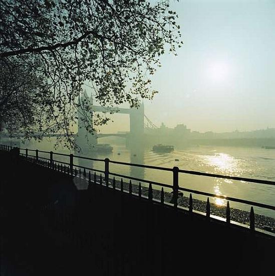View of the River Thames looking towards Tower Bridge de 