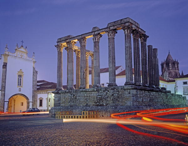 View of the Temple of Diana, built 3rd century AD (photo)  de 