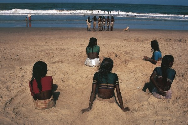Villagers from hinterland crowd beaches of Goa (photo)  de 