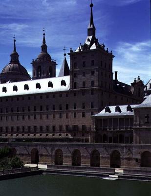 View of the Exterior, built by Philip II, 1563-84 (photo) de 