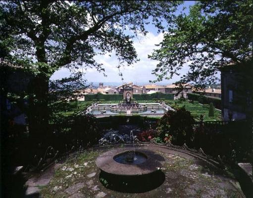View of the garden and fountains, designed for Cardinal Giovanni Francesco Gambara by Giacamo Vignol de 