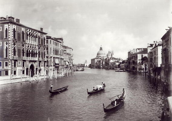 View of the Grand Canal with gondolas (b/w photo) de 