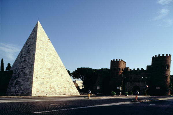 View of the pyramid, Roman, 3rd century AD (photo) de 