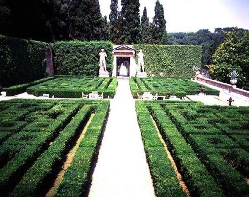 View of the walkway leading to the entrance to the park, designed for Cardinal Giuliano de'Medici (1 de 