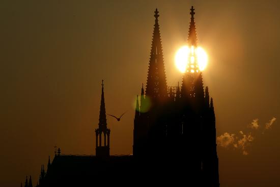Sonnenuntergang am Kölner Dom de Oliver Berg
