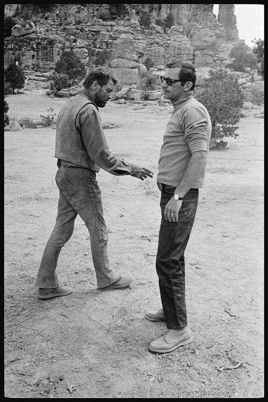 Burt Lancaster with Sydney Pollack on the set of The Scalphunters de Orlando Suero