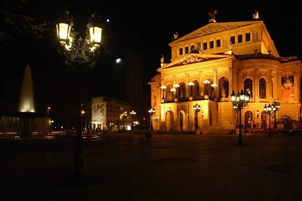 Alte Oper und Opernplatz bei Nacht de 