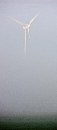 Windrad im Nebel de Patrick Pleul