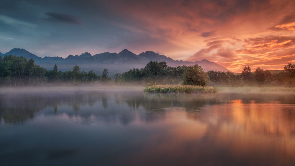 Daybreak by the lake de Peter Svoboda