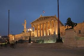 Parlament Wien bei Nacht