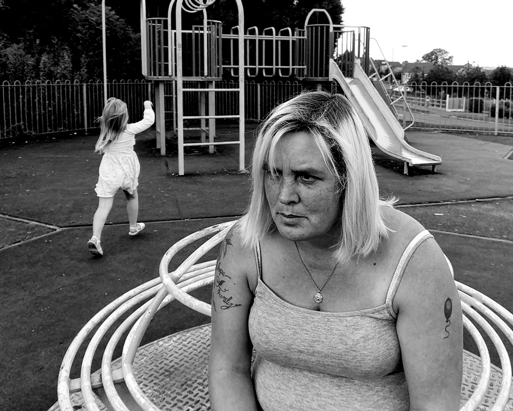 Mother &amp; daughter at the park de Phil Tooze