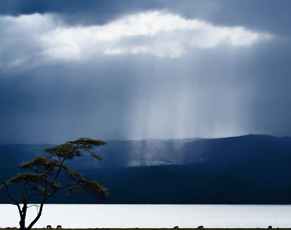 Clouds over lake Naivasha de Piet Flour