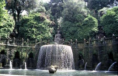 The 'Fontana Ovale' (Oval Fountain) in the gardens designed de Pirro Ligorio