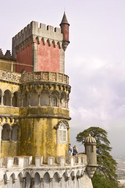 A castle tower (photo)  de Portuguese School