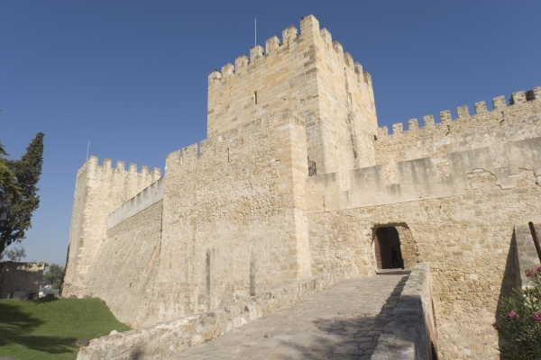 Exterior view of the castle (photo)  de Portuguese School