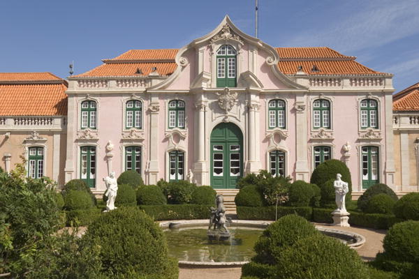 View of the exterior (photo)  de Portuguese School