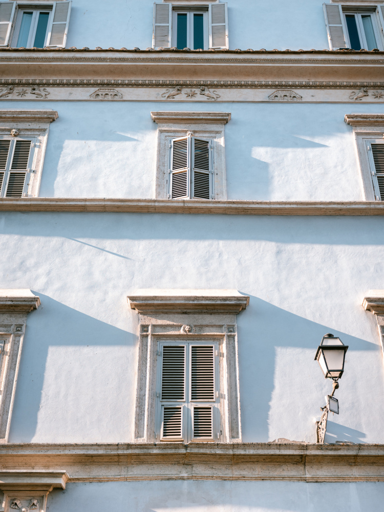 Blue tones of Rome - Italy travel photography || de Raisa Zwart