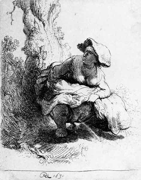 Frau uriniert an einen Baum