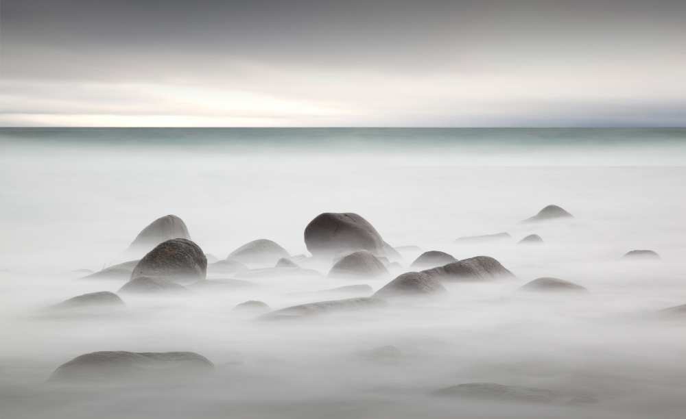 Rocks at Uttakleiv beach de Robbert Mulder