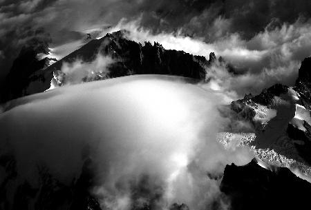 Sommet du Mount Blanc with clouds