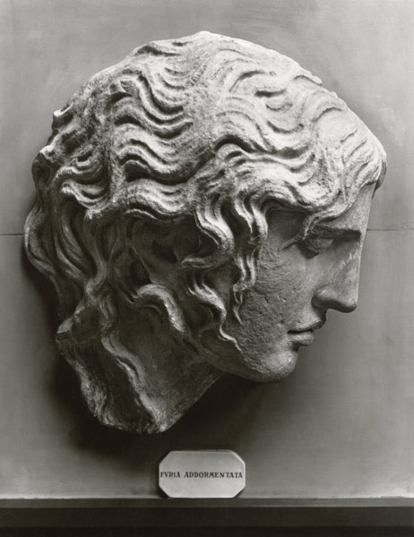 Head of a sleeping fury or Medusa dying de Roman
