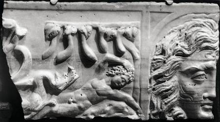Relief depicting Jonah and the Whale, from the catacomb of St. Priscilla, Rome de Roman