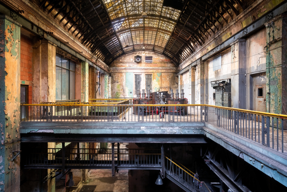 Industrial Hall in Decay de Roman Robroek