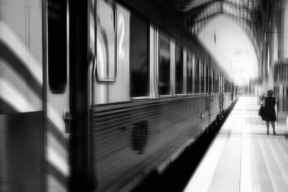 last train leaving paris de Rui Correia