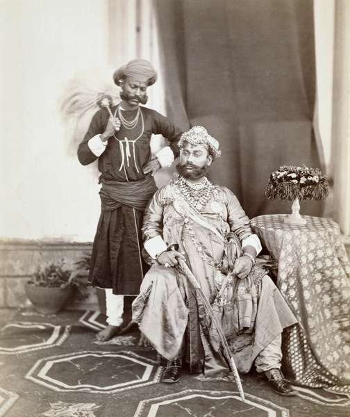 His Highness Maharaja Tukoji Rao (1844-86) II of Indore and attendant, 1877 (albumen print)  de S. Bourne