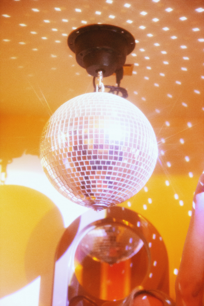 Groovy Yellow Disco Ball de Samantha Hearn