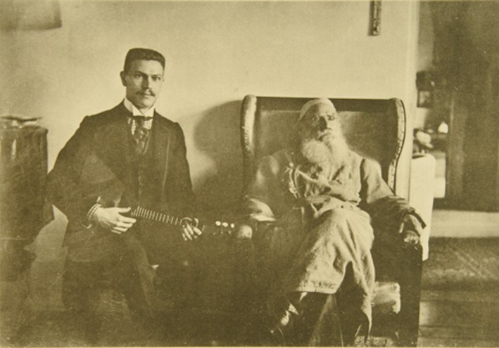 Leo Tolstoy with the Balalaika Player Boris Troyanovsky de Sophia Andreevna Tolstaya