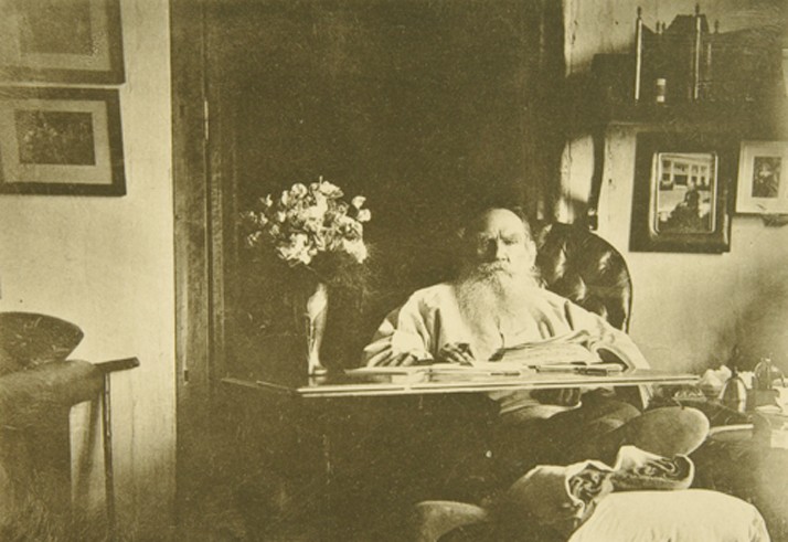 Leo Tolstoy with the ill leg de Sophia Andreevna Tolstaya