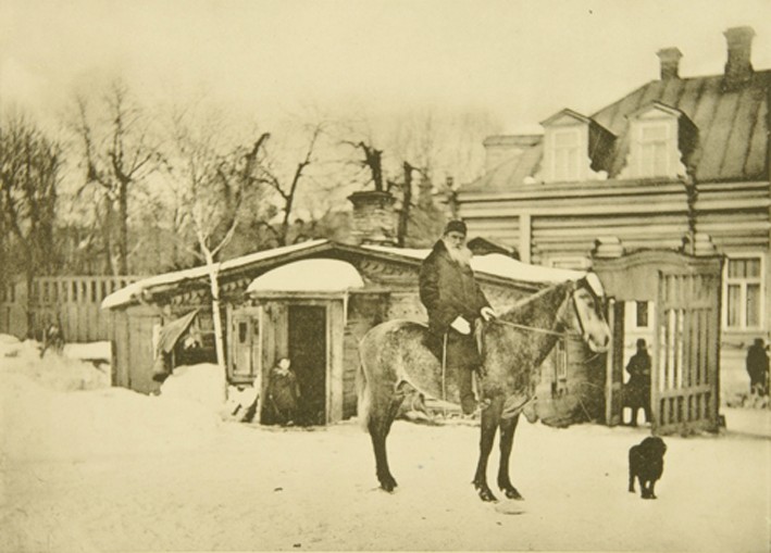 Leo Tolstoy on horseback in Moscow de Sophia Andreevna Tolstaya