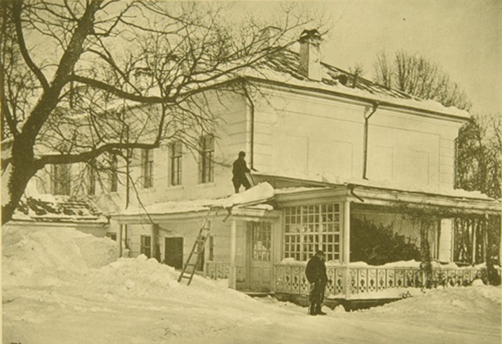 House of Leo Tolstoy in Yasnaya Polyana in Winter de Sophia Andreevna Tolstaya