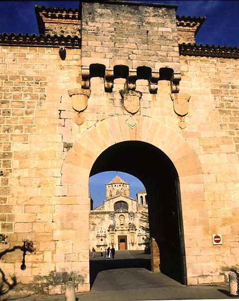 Entrance to the monastery, founded in 1151 (photo)  de Spanish School