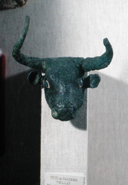 Head of a bull, with Royal  inscription, mount for a piece of furniture or for a harp, from Telloh ( de Sumerian