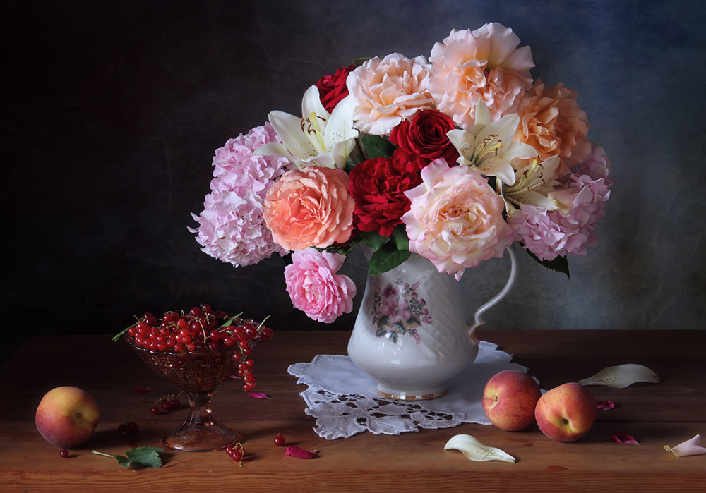 Still life with roses and berries de Tatyana Skorokhod (Татьяна