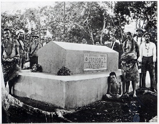 The Tomb of Tusitala, the grave of Robert Louis Stevenson at Apia, Samoa de Thomas Andrew