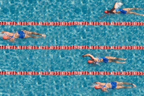 Schwimmwettkampf aus Vogelperspektive de Thomas Lammeyer
