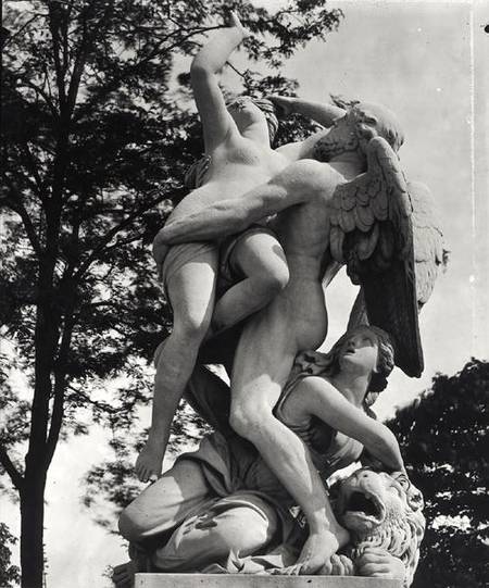 Saturn Abducting Cybele, allegory of Earth, photographied in the Jardin des Tuileries, Paris de Thomas Regnaudin