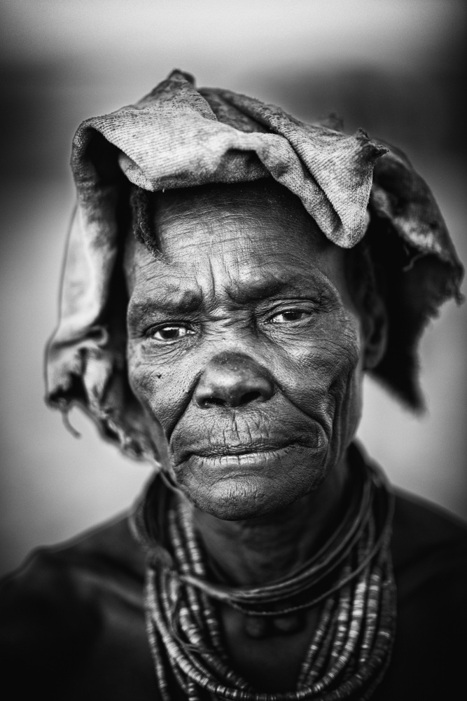 Himba matriarch de Trevor Cole