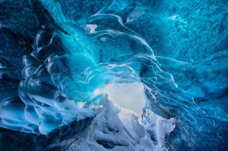 The ice cave de Trevor Cole