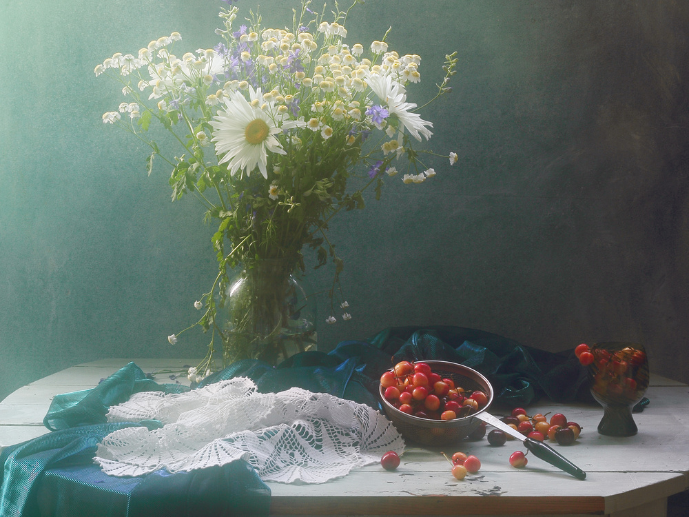 Still life with Cherry and Chamomiles de UstinaGreen