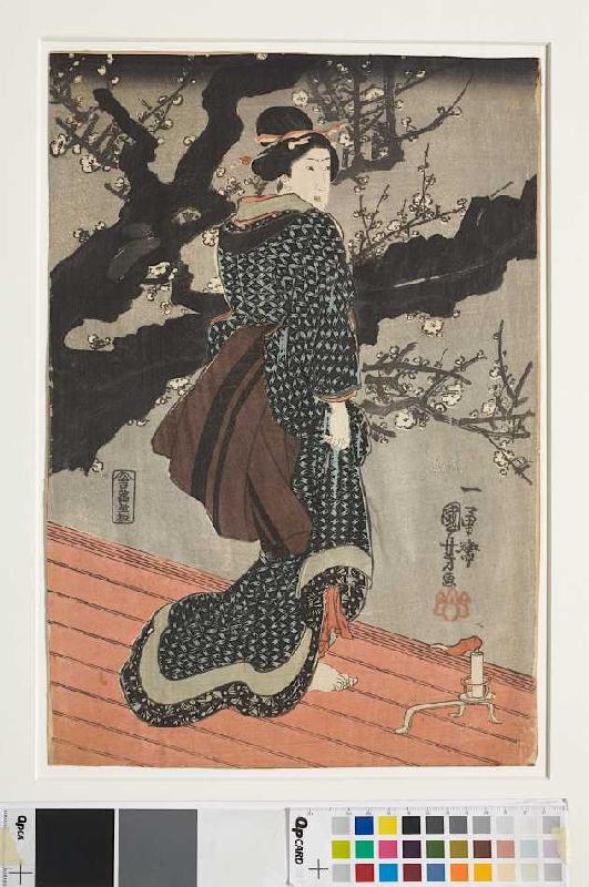 Frau, nachts unter einem blühenden Pflaumenbaum de Utagawa Kuniyoshi