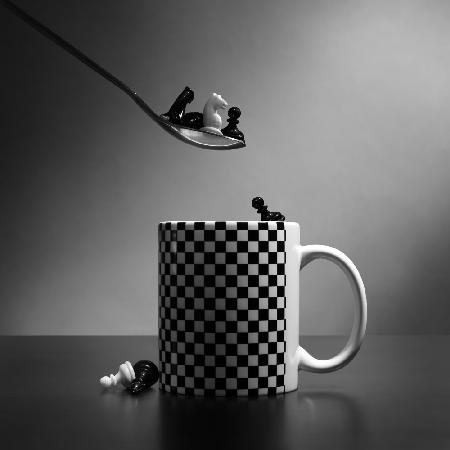 A cup of tea for the chess player