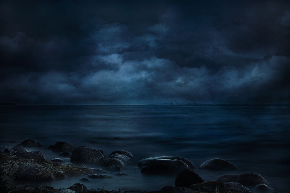 Moonlight over distant shores de Willy Marthinussen