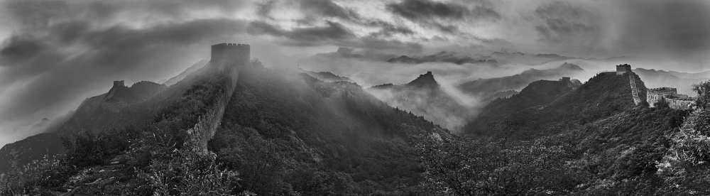 Misty Morning at Great Wall de Yan Zhang