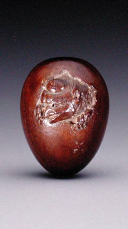 Netsuke depicting a crow emerging from its egg de Yuzan